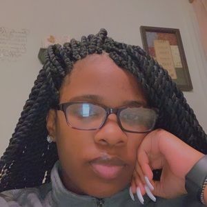 Meet your Posher, Donyah